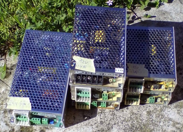 Eladó Budapesten tápegység 12V3A