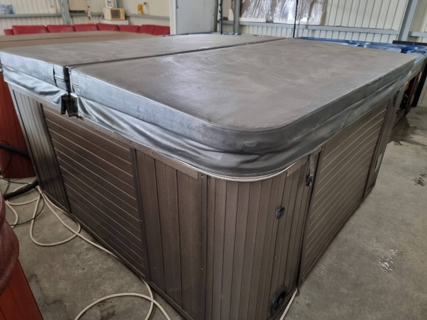 Elad Calspa tpus 6 szemlyes Jakuzzi / Jacuzzi