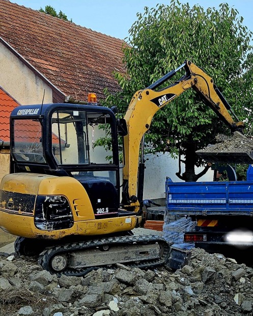 Eladó Caterpillar 302.5 földmunkagép minikotró