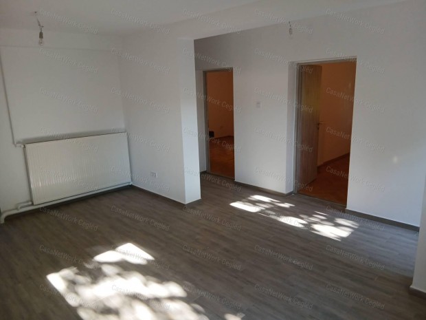 Elad� Cegl�den 73 m2-es csal�di h�z.