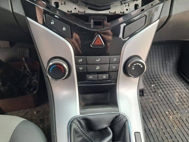 Elad Chevrolet Cruze ftskapcsol / klma vezrl panel