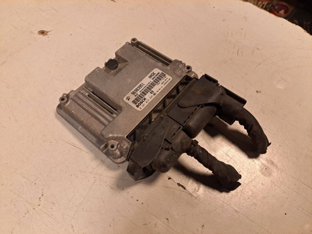 Eladó Chevrolet Cruze motorvezérlő / ECU / motor vezérlő 96983951 0281