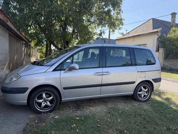 Elad Citroen C8