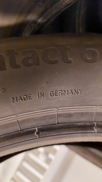 Eladó Continental 235/50 R19 99V típusú 4db nyári gumi olcsón!