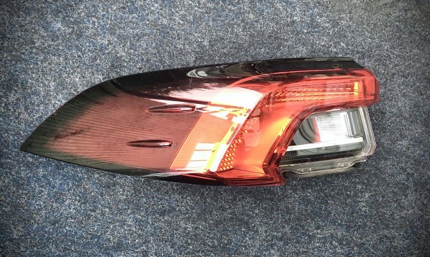 Eladó Corolla E210 4, 5 ajtós bal hátsó lámpa. XV.ker/posta