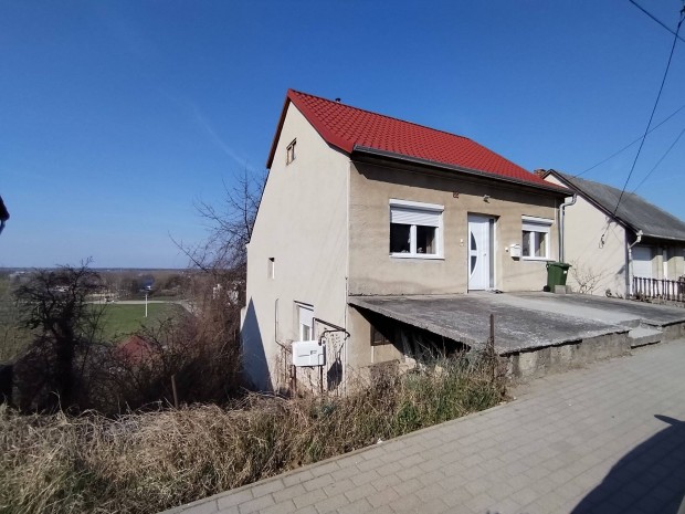 Elad� Csal�di H�z Ajka