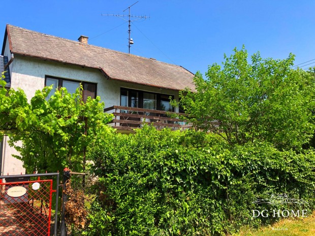 Elad� Csal�di H�z Csopakon