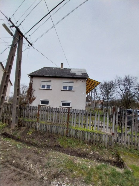 Elad� Csal�di H�z D�v�ny !