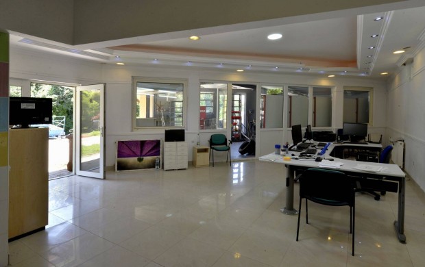 Elad� Csal�di H�z �s Gar�zs_M�hely