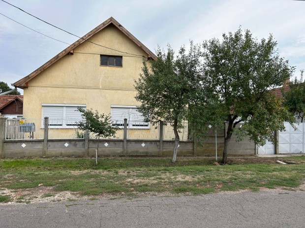 Elad� Csal�di H�z Mez�ber�ny