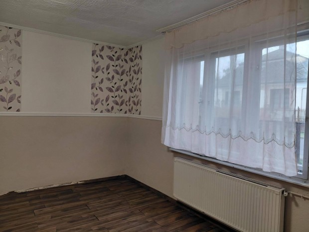 Elad� Csal�di H�z Ny�regyh�z�n Az Orosi �t K�zel�ben Nagy Telekkel