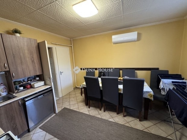 Elad� Csal�di h�z Fels�sz�kt�n!