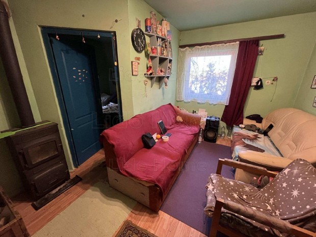 Elad� Csal�di h�z Gyugyon!