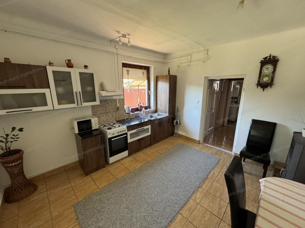 Elad� Csal�di h�z Gyul�n!