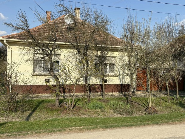 Elad� Csal�di h�z Gyul�n!