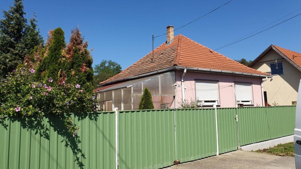 Elad� Csal�di h�z Kisterenye