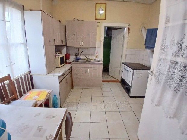 Elad� Csal�di h�z R�d�n!