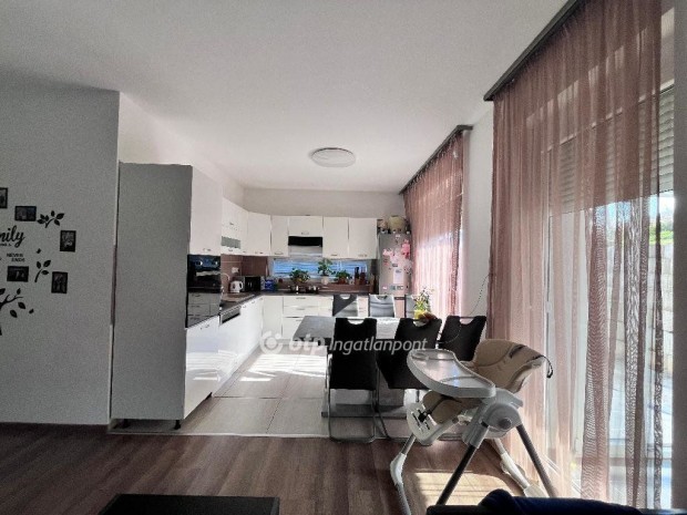 Elad� Csal�di h�z - Tesk�nd