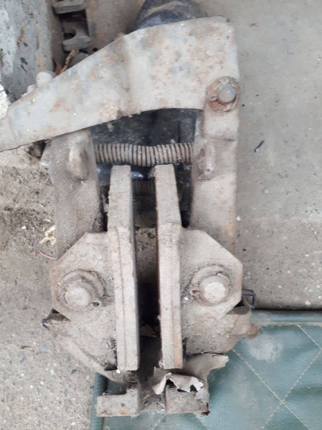 Elad� Csepel teheraut� alkatr�szek