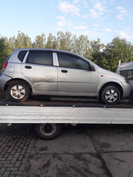 Eladó Daewoo Kalos alkatrészek és egy fölújított 1,2-es motor