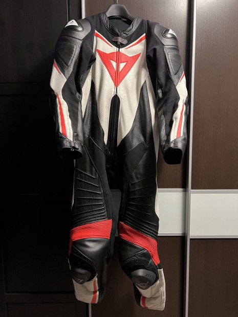 Elad Dainese Laguna Seca motoros brruha 54-es mretben