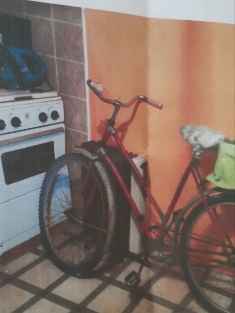 Eladó Debrecenben magyar 28 as méretű Csepel női kerékpár!