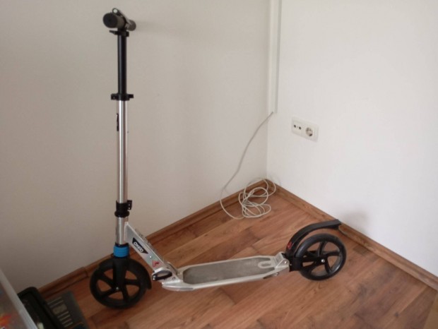 Eladó Dechatlonos, felnőtt, 2 lengéscsillapítós roller!