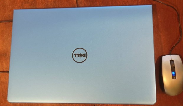 Eladó Dell 15 colos kisfogyasztású laptop, királykék színű, win10