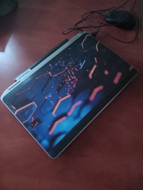 Eladó Dell Latitude i5 Laptop Új akkuval 39000 ft