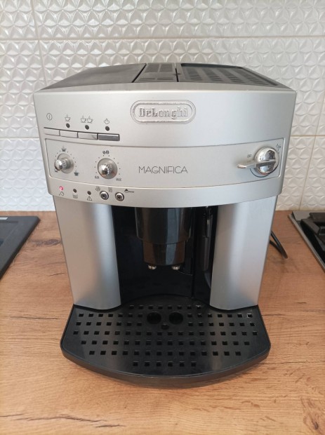 Eladó Delonghi kávéfőző kávégép