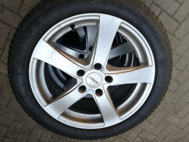 Elad Dezent 5 x 114,3 alu felni, 225/50R17 tli gumival