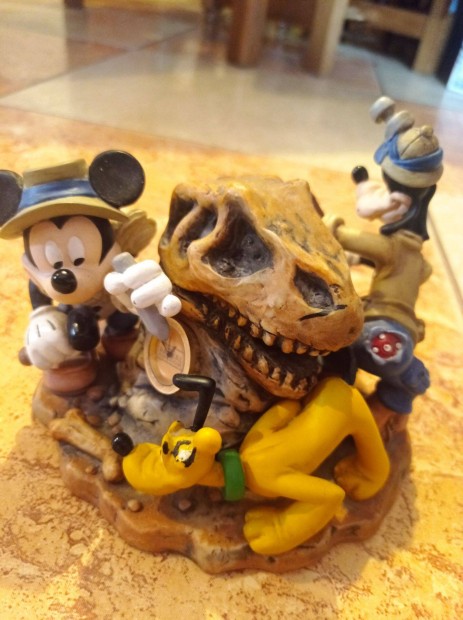 Elad Disney ra