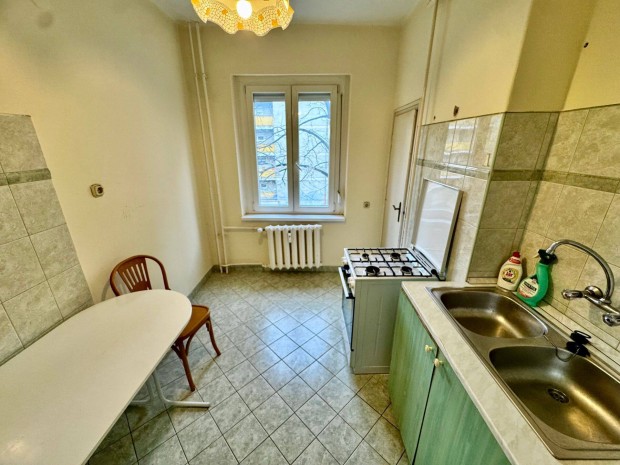 Elad� Duna�jv�ros belv�ros k�zeli fszti t�gla lak�s