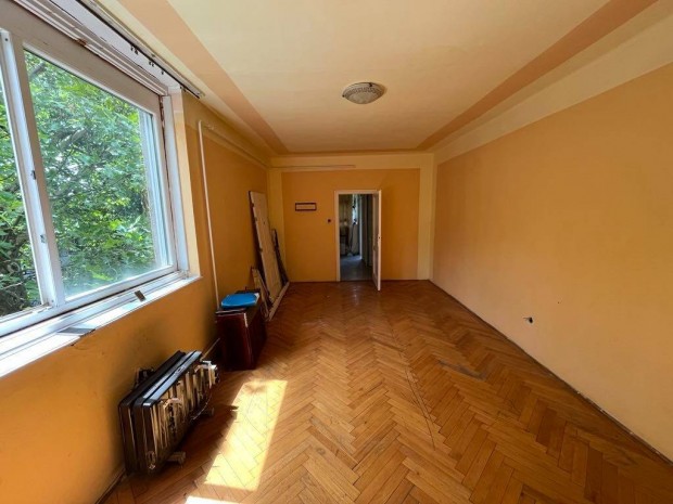 Eladó Dunaújvárosban egy 35 nm-es, 1 szobás, 2. emeleti tégla lakás
