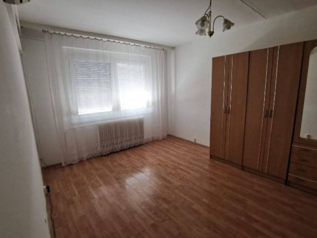 Eladó Dunaújvárosban egy 36 nm-es, 1 szoba+ étkezős panel lakás