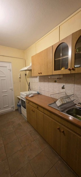 Elad� Duna�jv�rosban egy 53 nm-es, 2 szob�s, erk�lyes panel lak�s