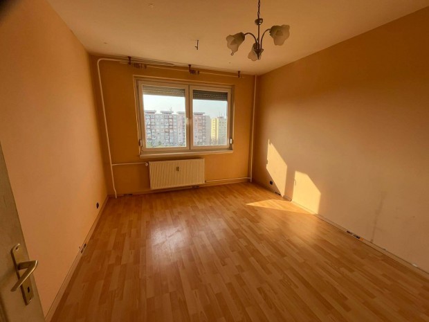 Elad� Duna�jv�rosban egy 59 nm-es,2+1 f�lszob�s, 9.emeleti panel lak�s