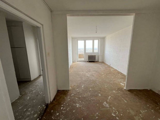 Elad� Duna�jv�rosban egy 59 nm-es, Dunai Panor�m�s panel lak�s