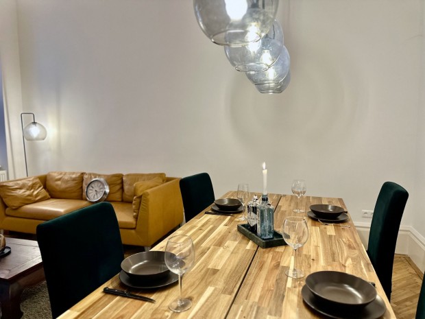 Elad� ELEG�NS POLG�RI lak�s az ANDR�SSY �ton, UNESCO vil�g�r�ks�gi