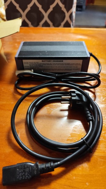 Elad EL-GO elektromos moped. 