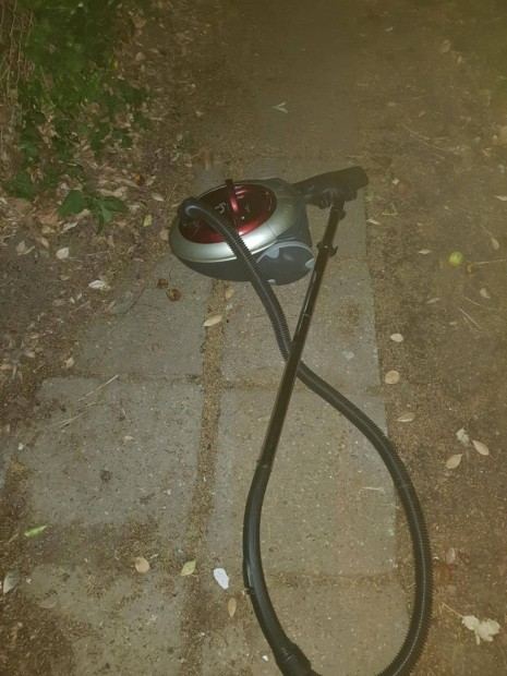 Eladó ETA 1600w porszívó