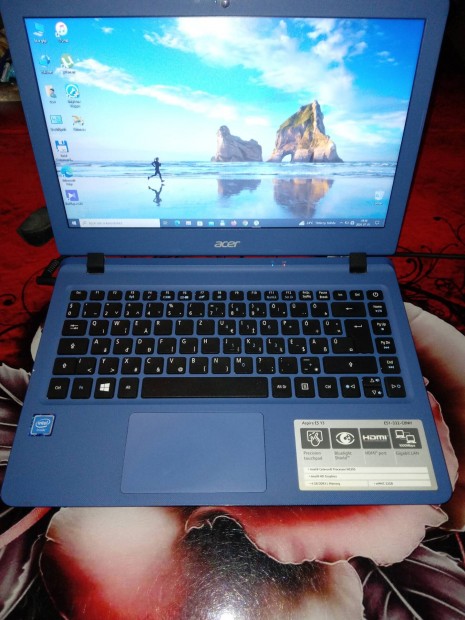 Elad Egy Acer Aspire Es1-332-C8NH Tpus Laptop 