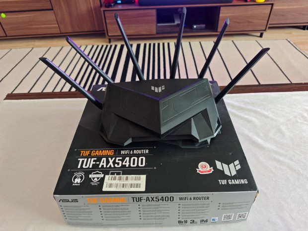 Elad Egy Asus Tuf-AX5400 -as gaming WIFI 6-os router