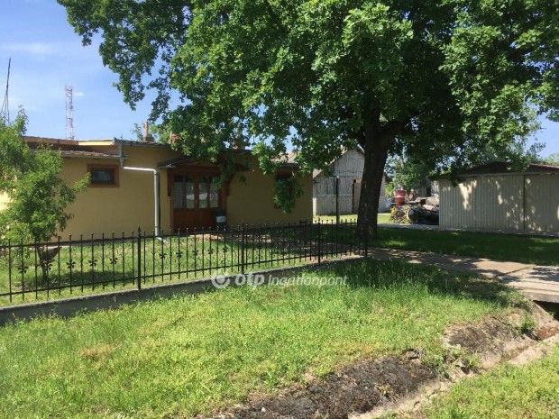 Elad� Egy�b ipari ingatlan, Karcag