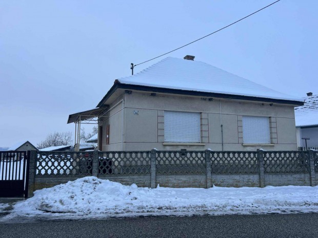 Elad� Egyszintes T�glah�z Mak�d K�zponti R�sz�n!