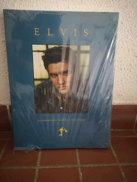 Elad Elvis knyv rajongknak