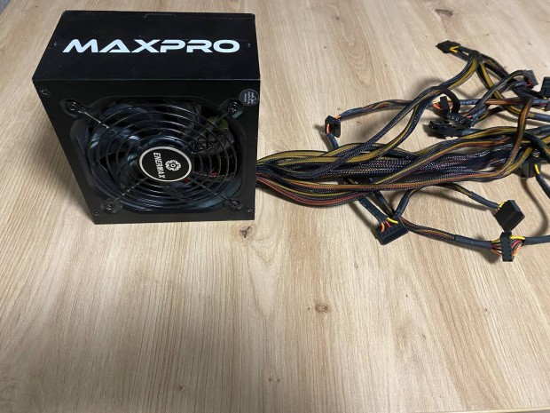 Elad Enermax 700W-os tp