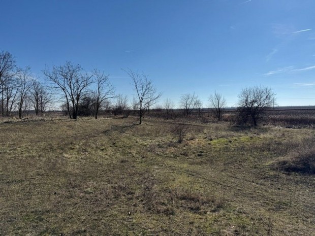 Elad� �p�t�si telek Baracska