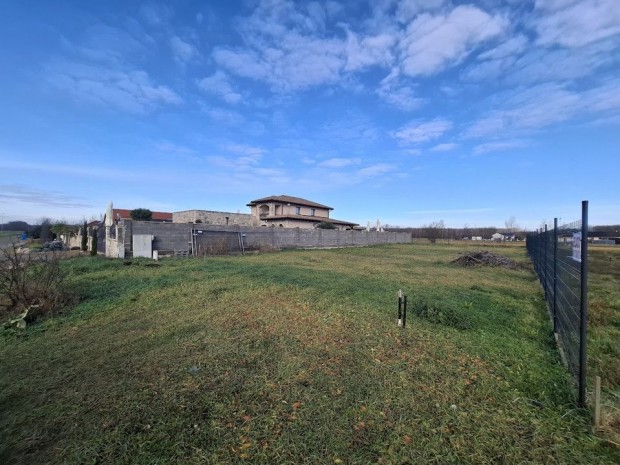 Elad� �p�t�si telek Debrecen