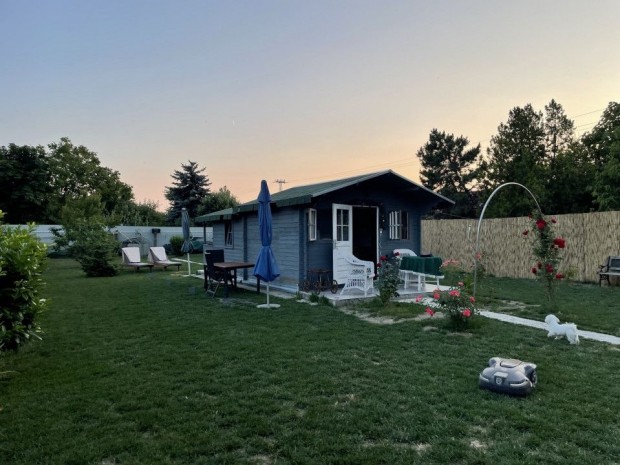 Elad� �p�t�si telek Gyula